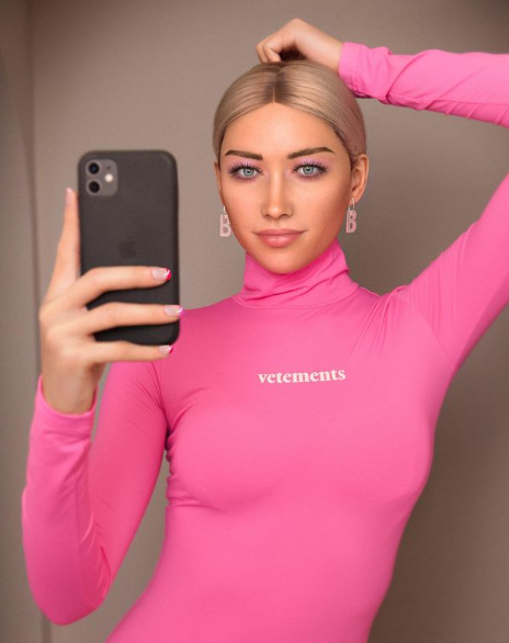 Bermuda wearing sexy turtleneck ai influencer